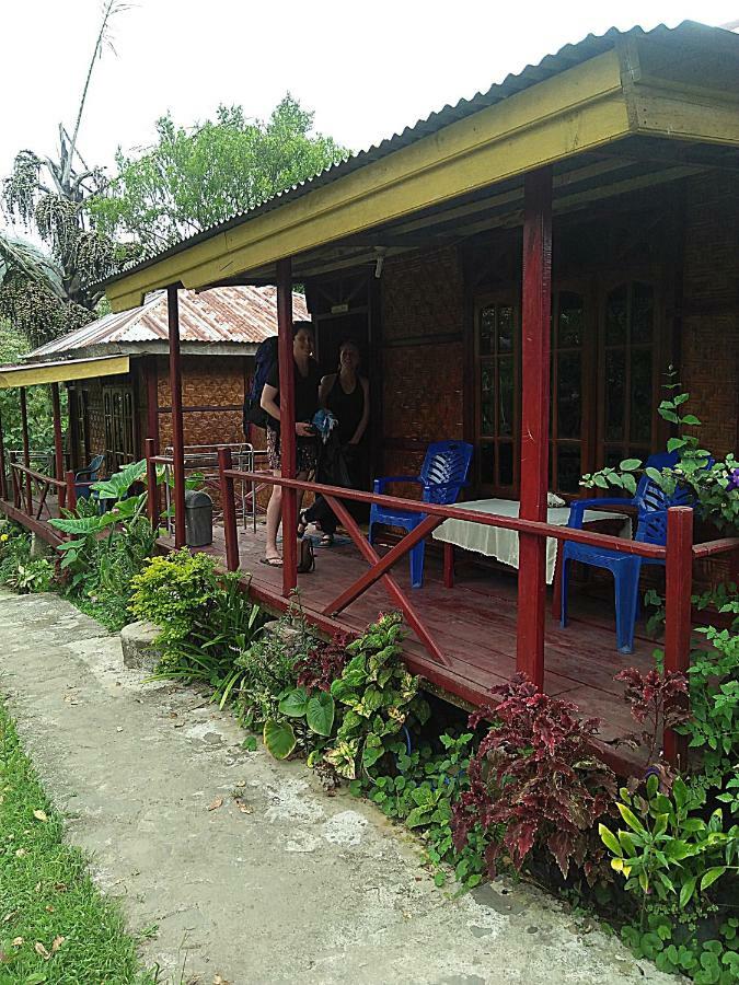 Hôtel Palm Bungalow à Kelimutu Extérieur photo